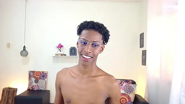 maiki18  online show from March 18, 2025, 4:48 pm