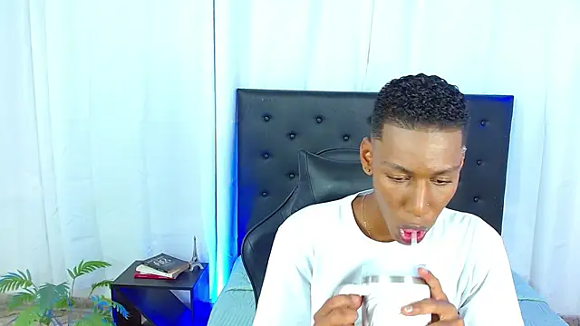 maiki18  online show from March 4, 2026, 8:48 pm