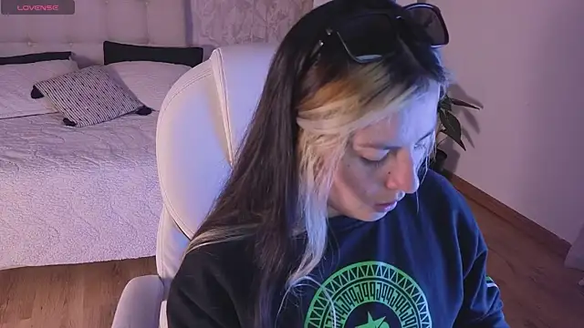 brandy sweet  online show from September 26, 2025, 3:05 pm