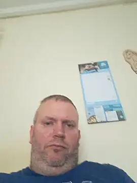 ShyBoy1982 online show from February 20, 2025, 1:40 pm