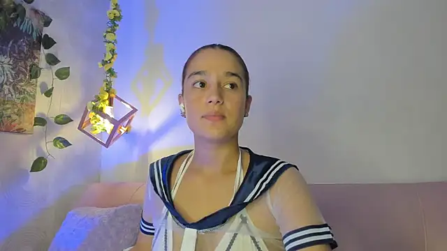 Snapshot of Ari_Baker chatting on December 13, 2024, 7:10 pm Ari Baker online show from December 13, 2024, 7:10 pm