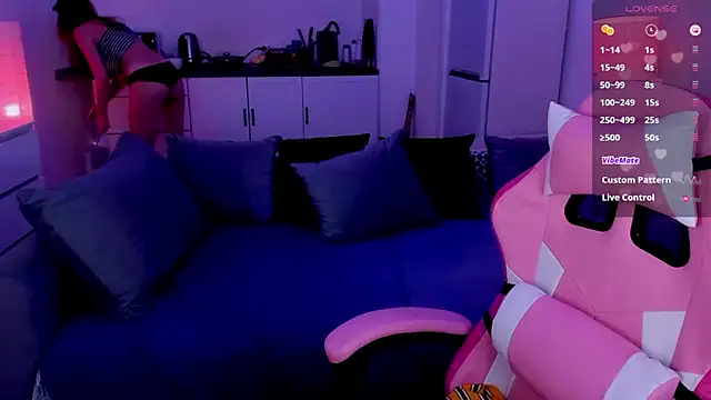 tenderdreams online show from November 25, 2025, 6:41 pm