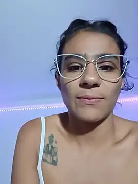 Snapshot of Leslly_ chatting on July 19, 2026, 5:22 am Leslly online show from July 19, 2026, 5:22 am