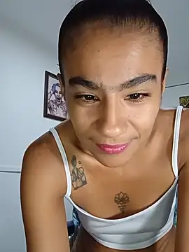 Snapshot of Leslly_ chatting on July 19, 2026, 10:57 pm Leslly online show from July 19, 2026, 10:57 pm