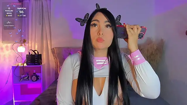 Sarahballiston  online show from December 19, 2025, 12:17 am