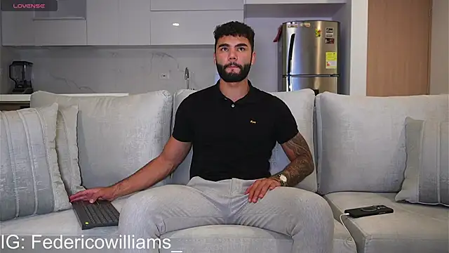 Snapshot of Derek_w chatting on January 22, 2025, 8:29 am Derek w online show from January 22, 2025, 8:29 am