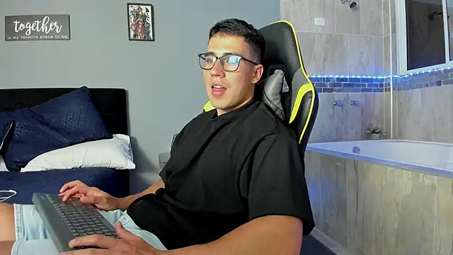 owengray2n online show from February 20, 2025, 4:18 am