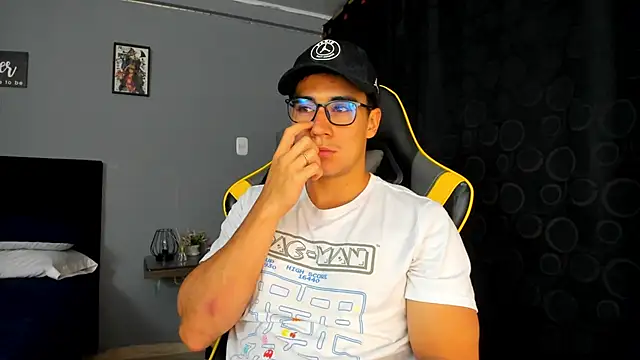 owengray2n online show from September 15, 2025, 2:22 am