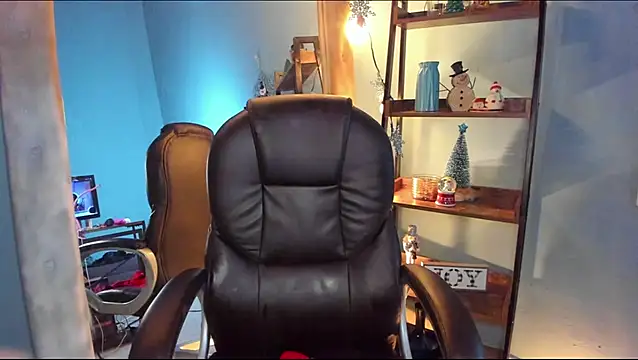 alikahouston4 online show from January 11, 2025, 1:43 pm