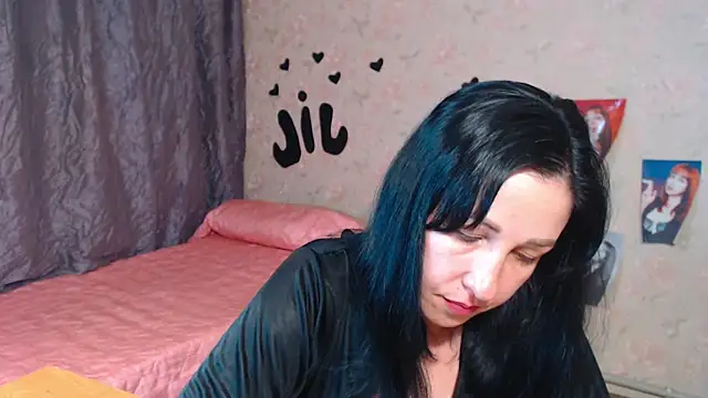 JillStevens online show from November 1, 2025, 12:23 am