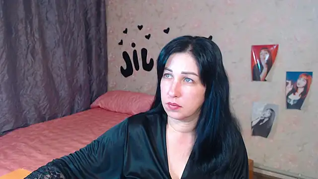 JillStevens online show from November 5, 2025, 4:01 am