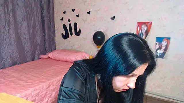 JillStevens online show from November 10, 2025, 11:26 pm