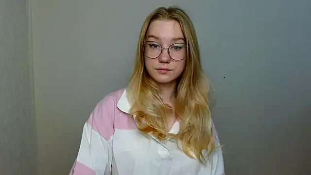 cindi hot online show from November 18, 2025, 11:03 am