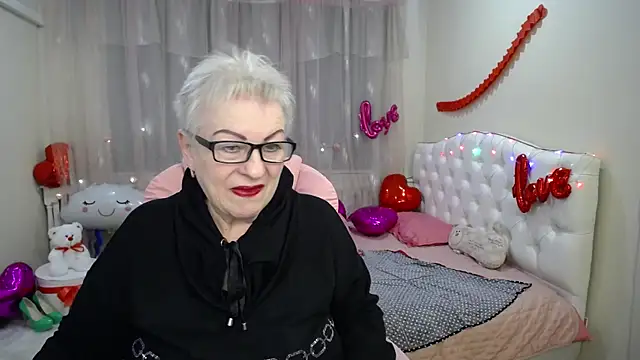 KayleSmoll online show from February 11, 2025, 11:01 pm