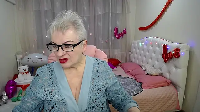 KayleSmoll online show from February 18, 2025, 10:47 pm