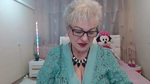 KayleSmoll online show from September 10, 2025, 6:19 pm