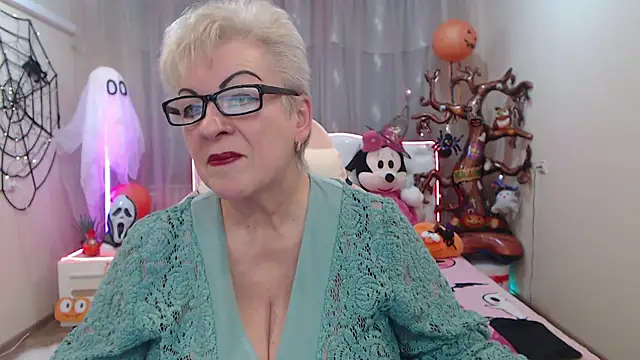 KayleSmoll online show from October 24, 2025, 6:37 pm