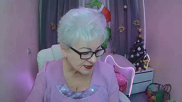 KayleSmoll online show from December 18, 2025, 7:31 pm