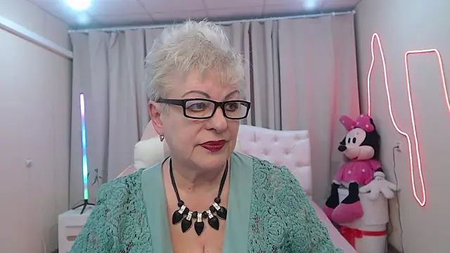 KayleSmoll online show from May 19, 2026, 6:36 pm