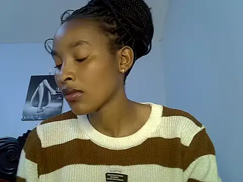 cute-alexis online show from April 14, 2026, 12:33 pm