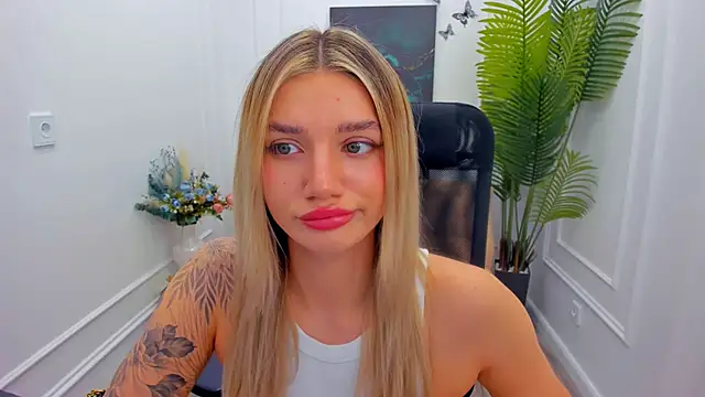 SelenaeMoore online show from November 21, 2025, 4:11 am