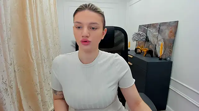 SelenaeMoore online show from May 30, 2026, 3:47 am