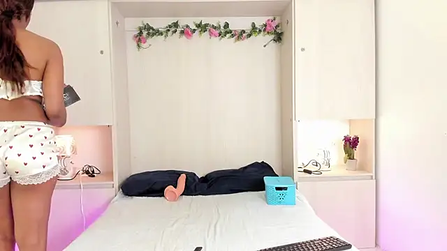 Snapshot of KendallRosse1 chatting on December 1, 2025, 12:21 pm KendallRosse1 online show from December 1, 2025, 12:21 pm