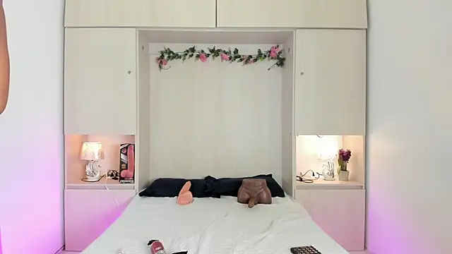 KendallRosse1 online show from December 4, 2025, 11:41 am