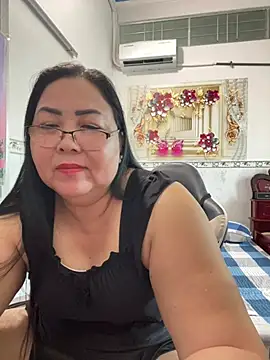 Snapshot of NDith chatting on May 1, 2026, 9:36 am NDith online show from May 1, 2026, 9:36 am