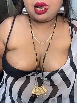 Snapshot of Oh-Monika chatting on October 13, 2025, 4:40 pm Oh-Monika online show from October 13, 2025, 4:40 pm