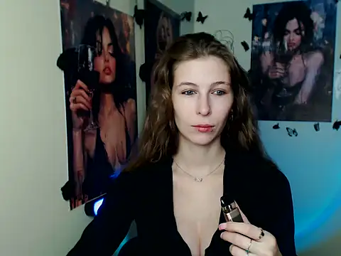 StrangerGi online show from November 17, 2025, 1:06 pm