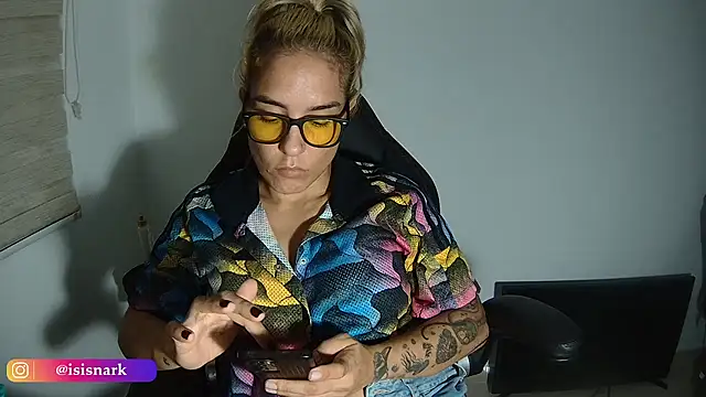 Isis69  online show from November 5, 2025, 11:49 pm