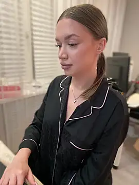 bunnyrich online show from October 9, 2025, 10:41 pm