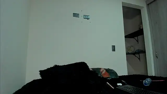 Nina Fuentes online show from February 11, 2025, 1:31 am