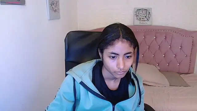 shaneelle online show from March 18, 2025, 3:09 am