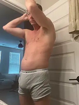 Goldenbear3111 online show from April 18, 2026, 7:29 pm