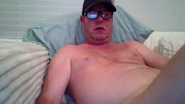 Snapshot of Goldenbear3111 chatting on May 16, 2026, 2:19 am Goldenbear3111 online show from May 16, 2026, 2:19 am