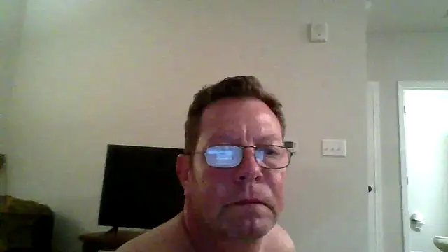 Snapshot of Goldenbear3111 chatting on May 18, 2026, 4:18 am Goldenbear3111 online show from May 18, 2026, 4:18 am