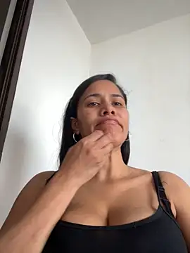 ambarsmith02 online show from November 2, 2025, 5:15 pm