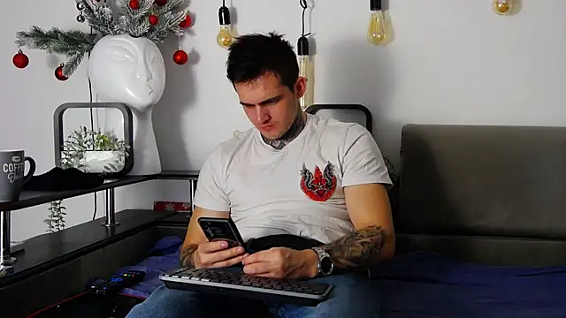 Snapshot of CarterCole chatting on January 17, 2025, 7:41 am CarterCole online show from January 17, 2025, 7:41 am