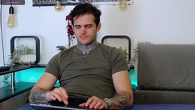 Snapshot of CarterCole chatting on March 8, 2025, 8:11 am CarterCole online show from March 8, 2025, 8:11 am