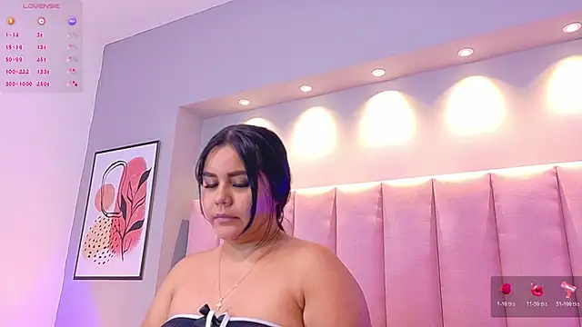 KeilyRoss online show from November 2, 2025, 4:42 pm