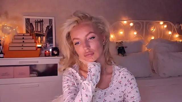 aestetick online show from January 6, 2026, 8:18 am