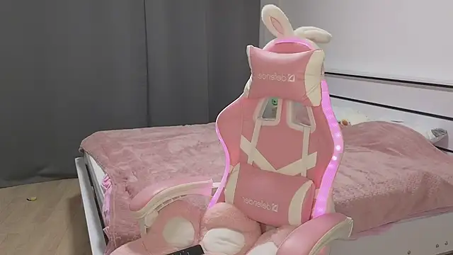 VikiSea online show from September 10, 2025, 8:31 pm