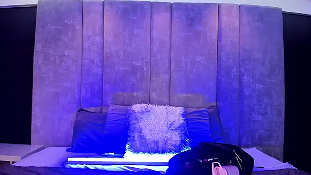 AmmyJones  online show from February 5, 2026, 7:29 pm