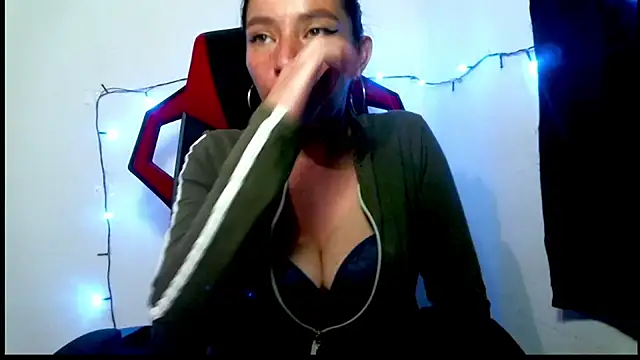 catalina colombia online show from February 13, 2025, 6:27 pm