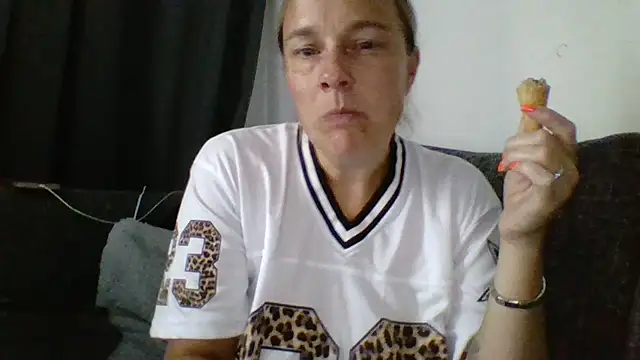 Snapshot of scrummymummy2 chatting on July 13, 2026, 7:05 pm scrummymummy2 online show from July 13, 2026, 7:05 pm