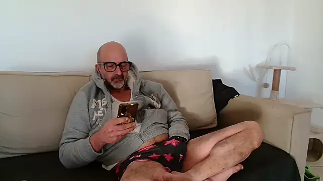 newsimo74 online show from November 29, 2025, 1:47 pm