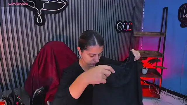 Nahiajhonson  online show from February 26, 2026, 12:15 pm