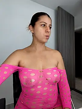 Nahiajhonson  online show from July 10, 2026, 1:14 pm